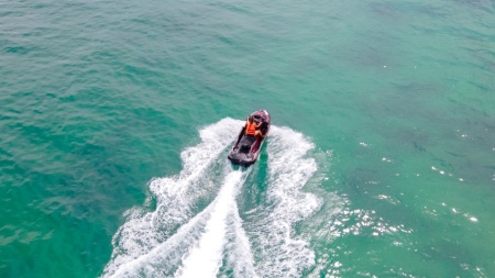 香蕉船 + 60 分鐘從 Koh Yao Yai 出發的摩托艇